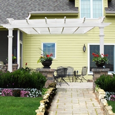 is it free standing or must be attached to house...I only see two support posts in picture